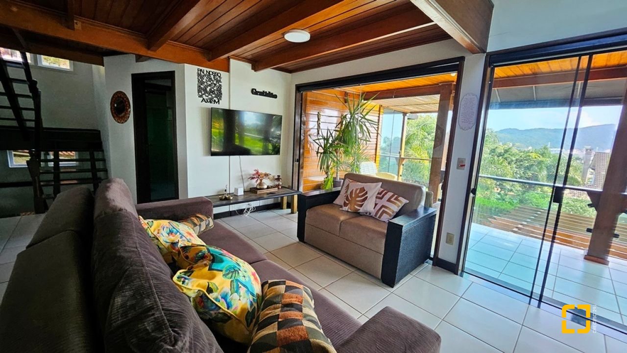 Casa com 450m², 4 quartos (sendo 4 suítes), 8 garagens, no bairro Praia Brava em Florianópolis
