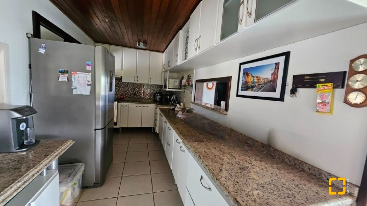 Casa com 450m², 4 quartos (sendo 4 suítes), 8 garagens, no bairro Praia Brava em Florianópolis