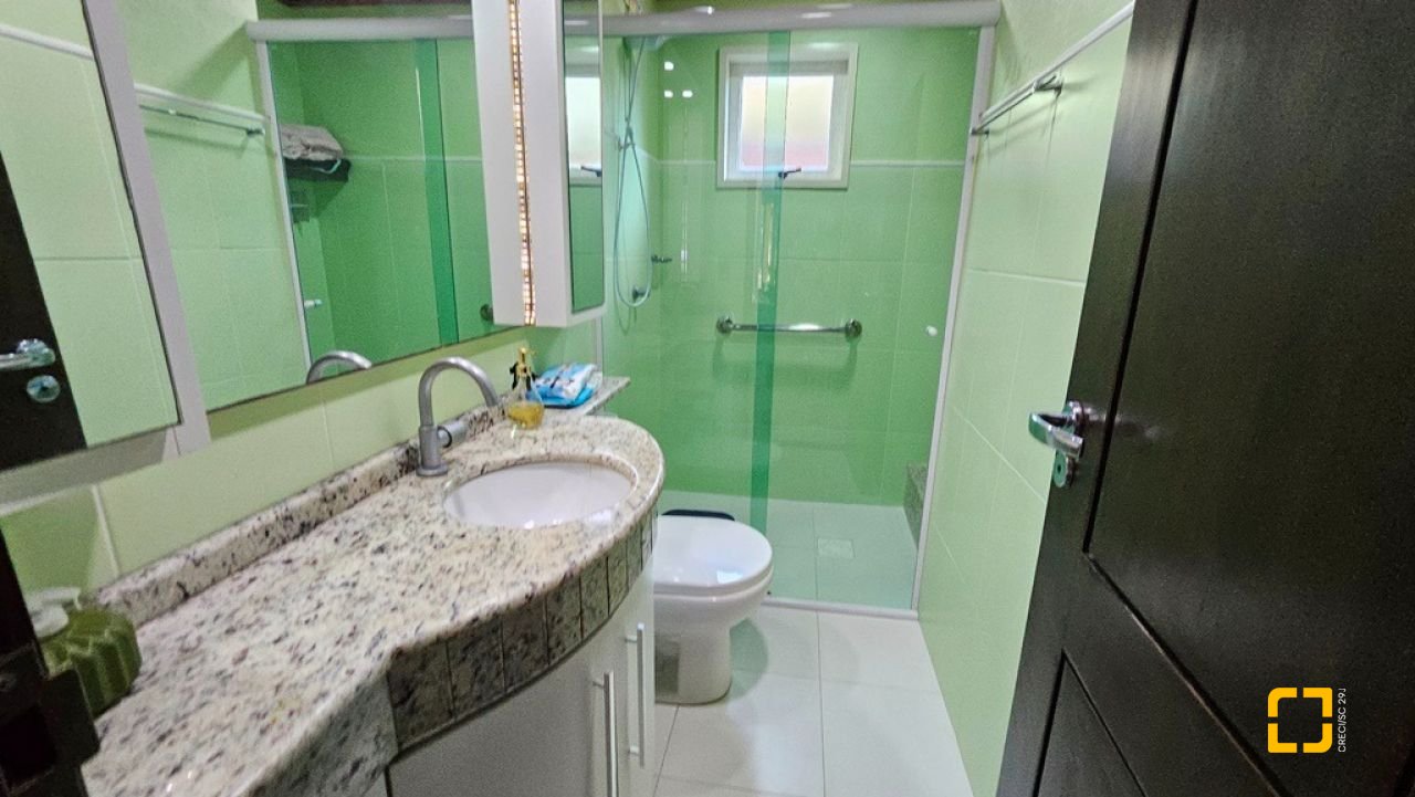 Casa com 450m², 4 quartos (sendo 4 suítes), 8 garagens, no bairro Praia Brava em Florianópolis