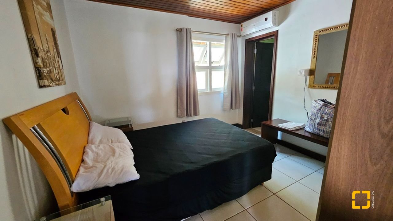 Casa com 450m², 4 quartos (sendo 4 suítes), 8 garagens, no bairro Praia Brava em Florianópolis