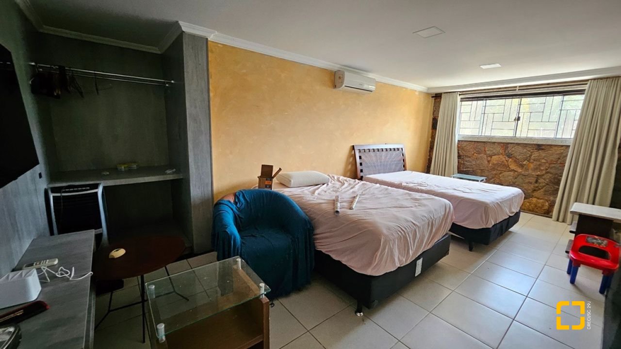 Casa com 450m², 4 quartos (sendo 4 suítes), 8 garagens, no bairro Praia Brava em Florianópolis
