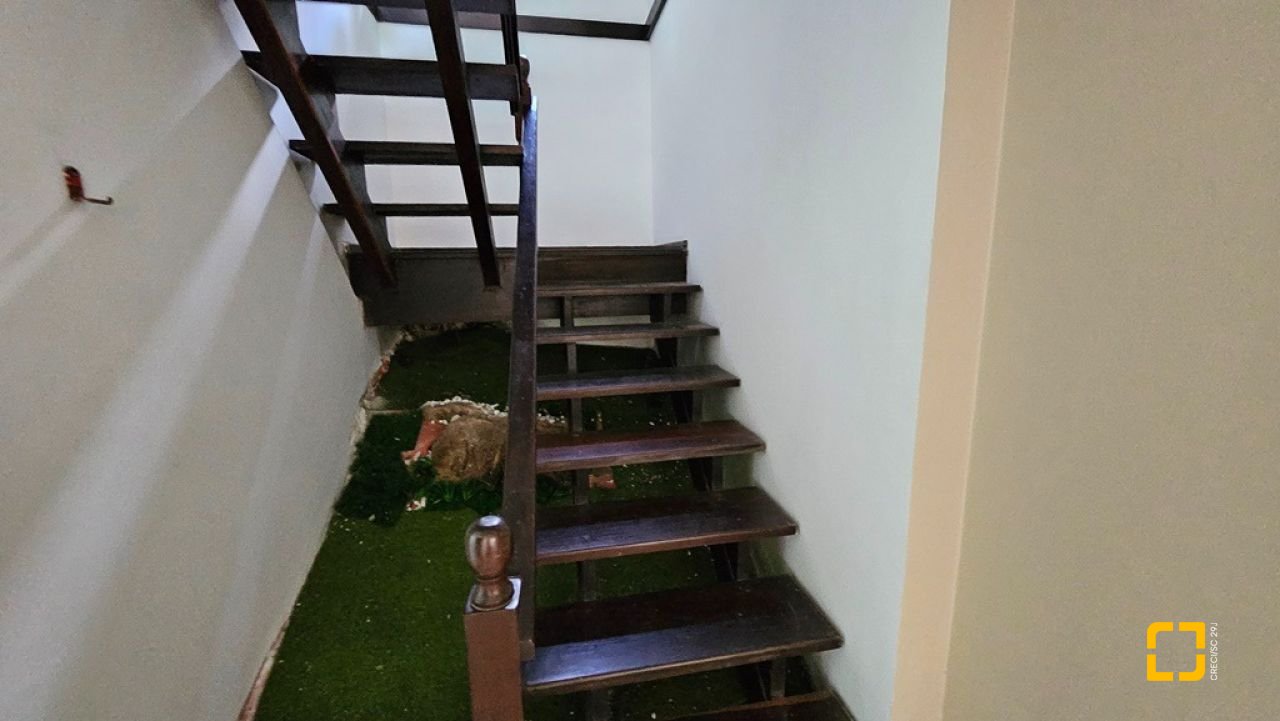 Casa com 450m², 4 quartos (sendo 4 suítes), 8 garagens, no bairro Praia Brava em Florianópolis
