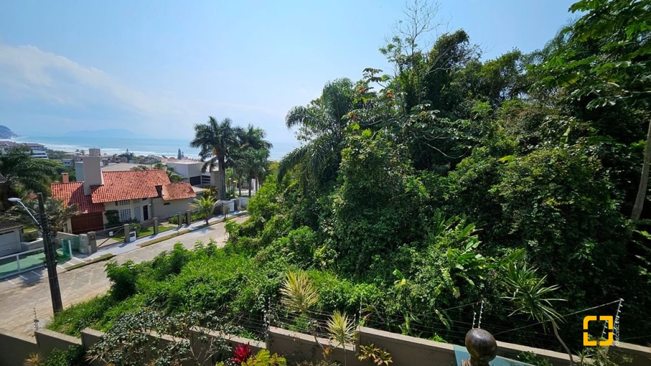 Casa com 450m², 4 quartos (sendo 4 suítes), 8 garagens, no bairro Praia Brava em Florianópolis