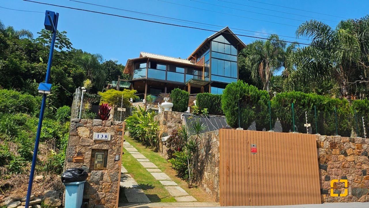 Casa com 450m², 4 quartos (sendo 4 suítes), 8 garagens, no bairro Praia Brava em Florianópolis
