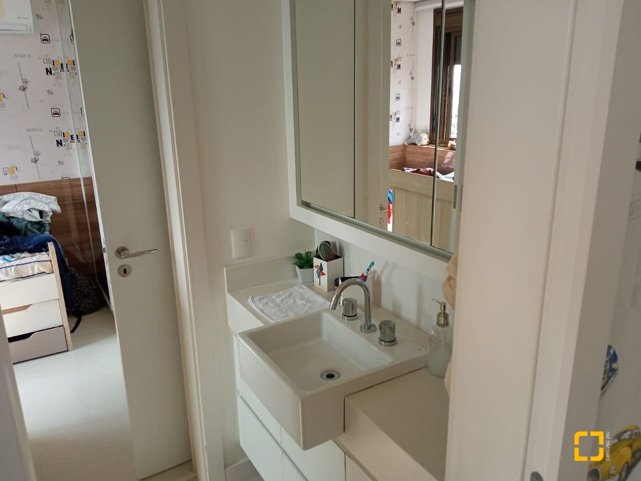 Apartamento com 100m², 4 quartos (sendo 1 suíte), 2 garagens, no bairro Balneário em Florianópolis