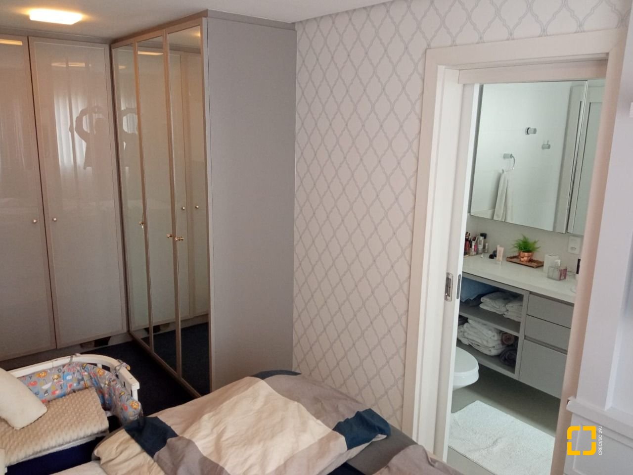 Apartamento com 100m², 4 quartos (sendo 1 suíte), 2 garagens, no bairro Balneário em Florianópolis