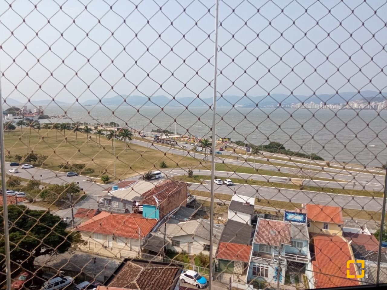 Apartamento com 100m², 4 quartos (sendo 1 suíte), 2 garagens, no bairro Balneário em Florianópolis