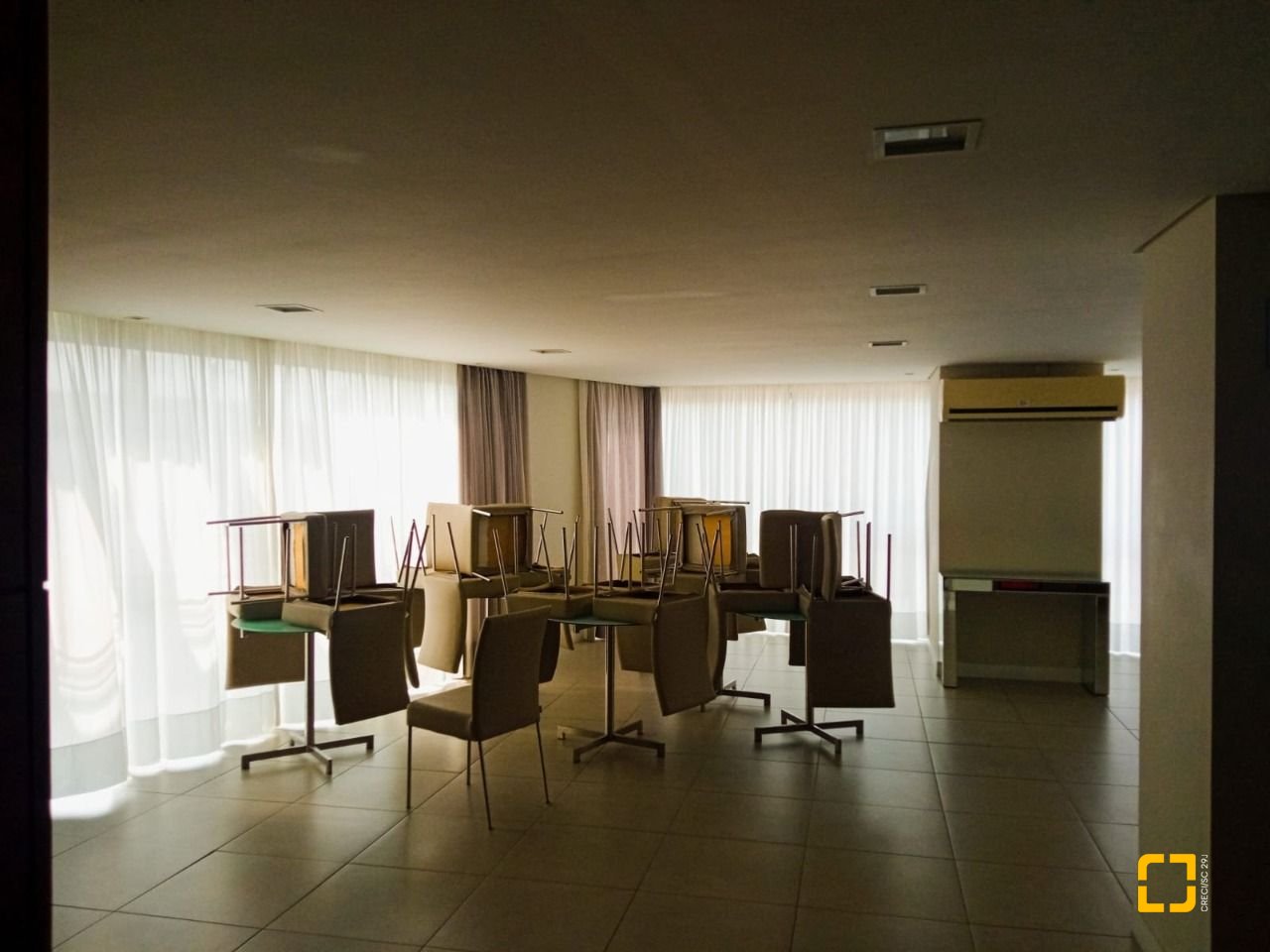 Apartamento com 100m², 4 quartos (sendo 1 suíte), 2 garagens, no bairro Balneário em Florianópolis