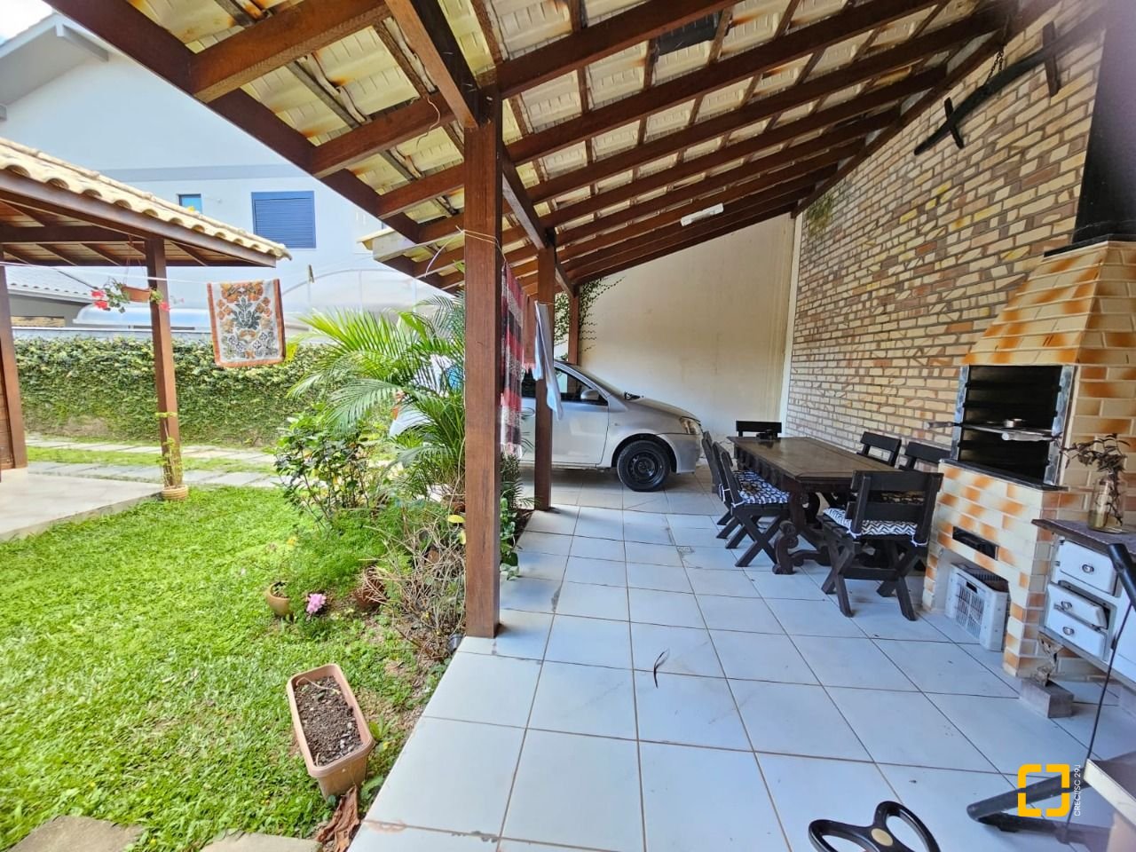 Casa com 82m², 3 quartos (sendo 1 suíte), 1 garagem, no bairro Campeche em Florianópolis