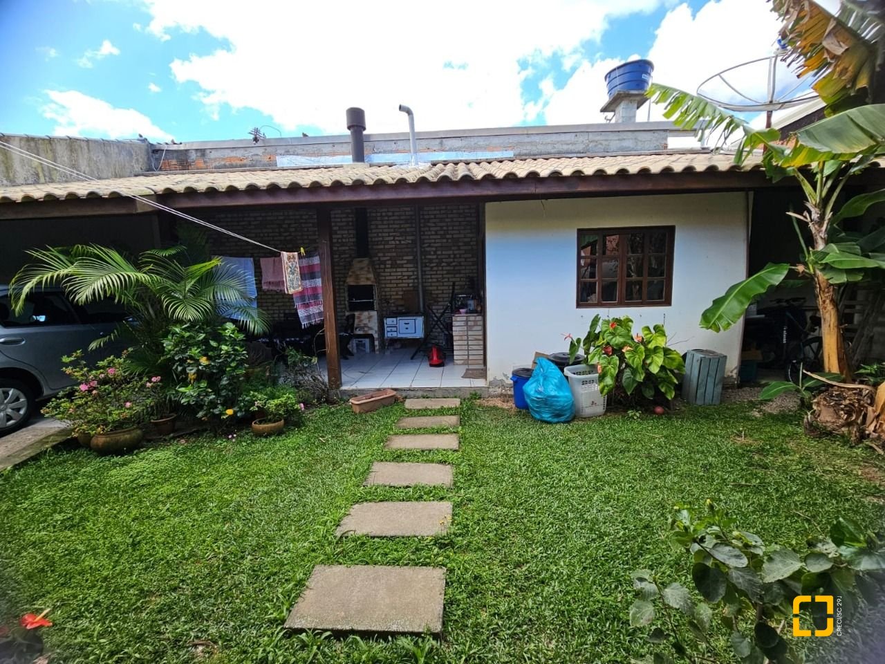 Casa com 82m², 3 quartos (sendo 1 suíte), 1 garagem, no bairro Campeche em Florianópolis