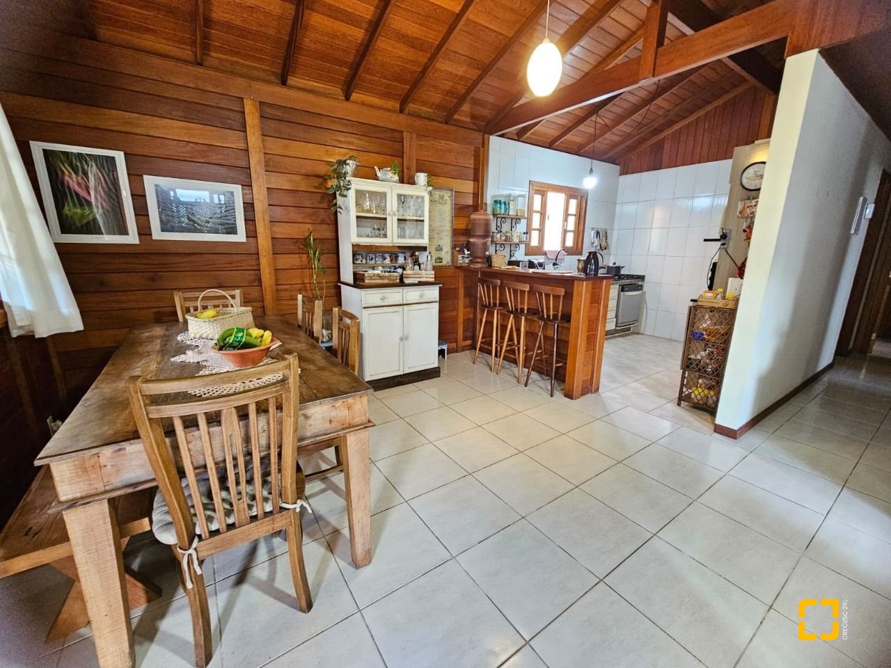 Casa com 82m², 3 quartos (sendo 1 suíte), 1 garagem, no bairro Campeche em Florianópolis