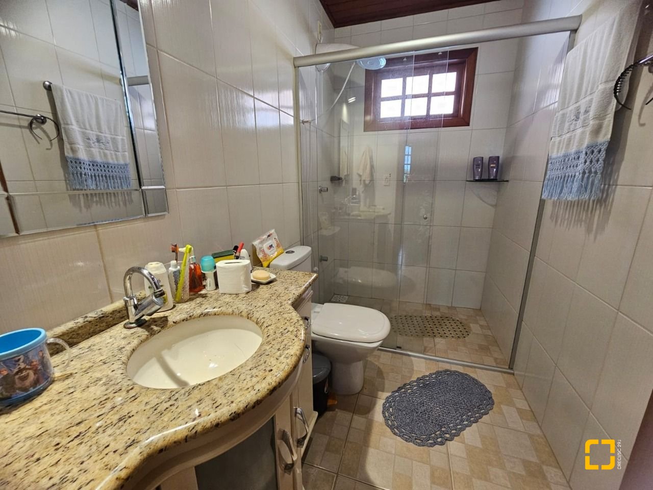 Casa com 82m², 3 quartos (sendo 1 suíte), 1 garagem, no bairro Campeche em Florianópolis