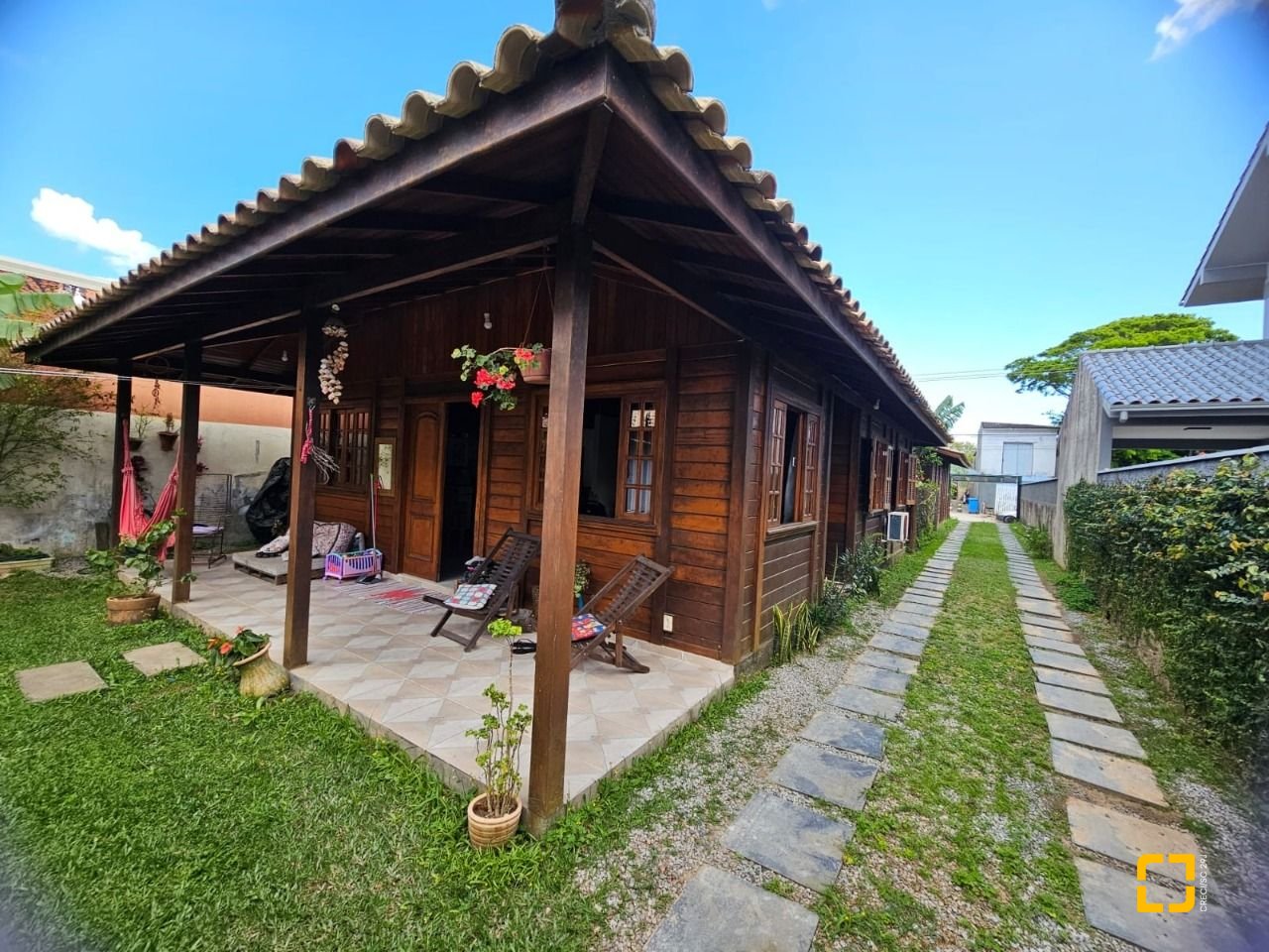 Casa com 82m², 3 quartos (sendo 1 suíte), 1 garagem, no bairro Campeche em Florianópolis