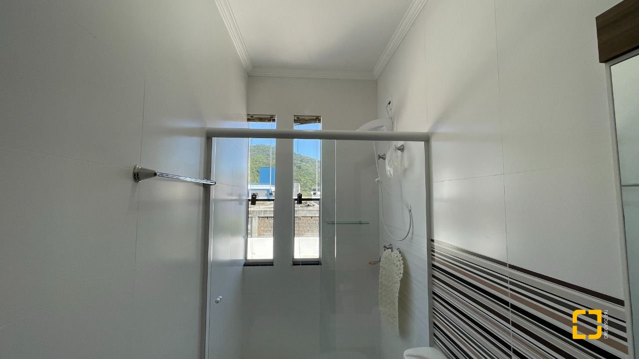 Casa de Condomínio com 223m², 7 quartos (sendo 3 suítes), 2 garagens, no bairro Ingleses em Florianópolis