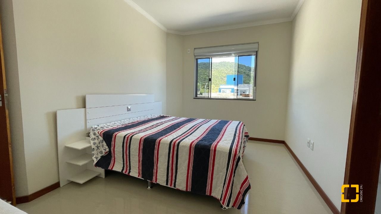 Casa de Condomínio com 223m², 7 quartos (sendo 3 suítes), 2 garagens, no bairro Ingleses em Florianópolis