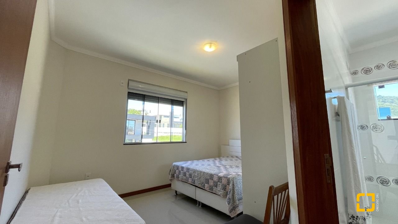 Casa de Condomínio com 223m², 7 quartos (sendo 3 suítes), 2 garagens, no bairro Ingleses em Florianópolis