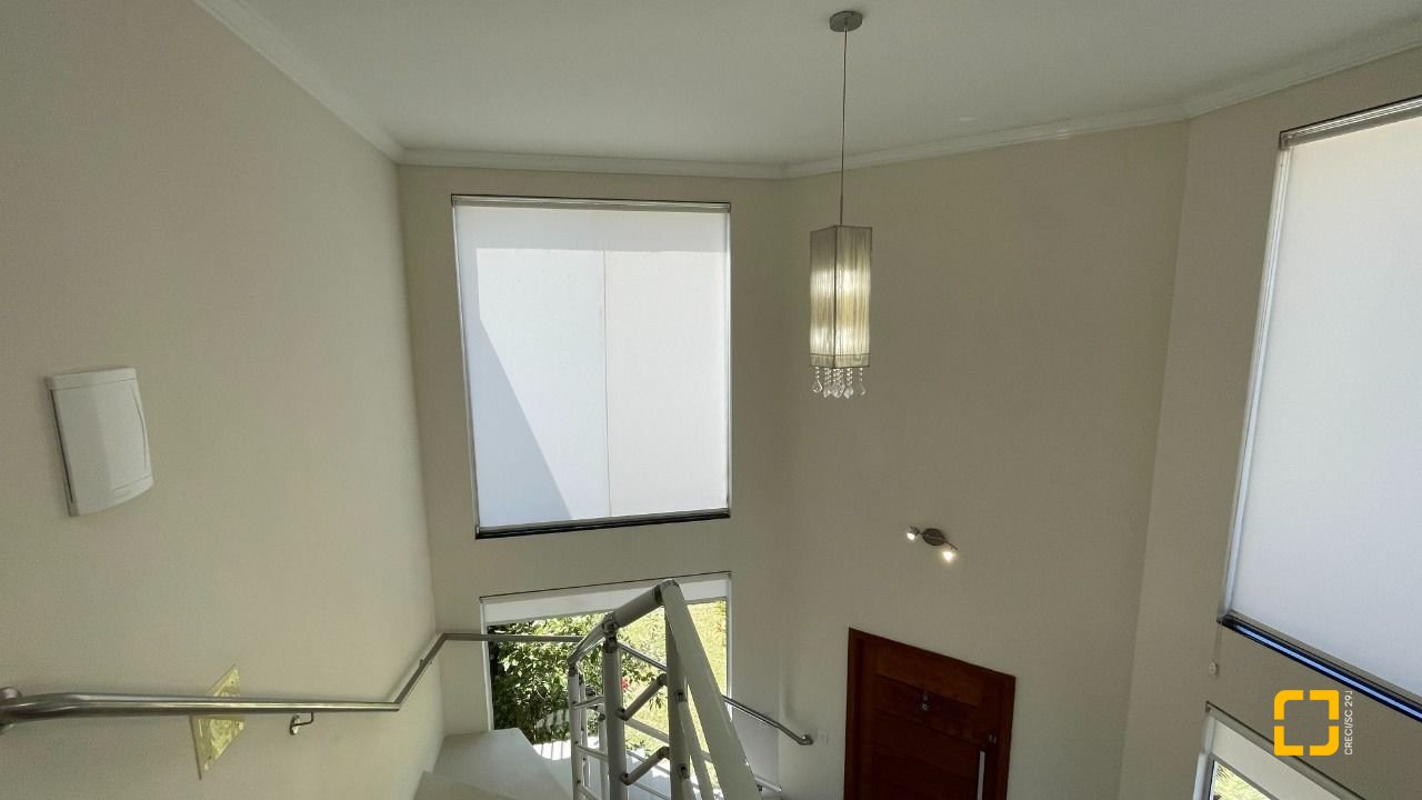 Casa de Condomínio com 223m², 7 quartos (sendo 3 suítes), 2 garagens, no bairro Ingleses em Florianópolis