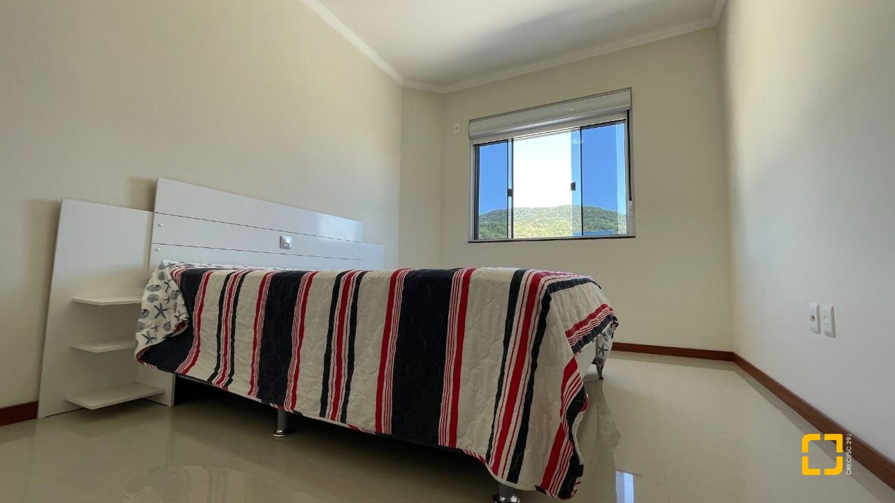 Casa de Condomínio com 223m², 7 quartos (sendo 3 suítes), 2 garagens, no bairro Ingleses em Florianópolis