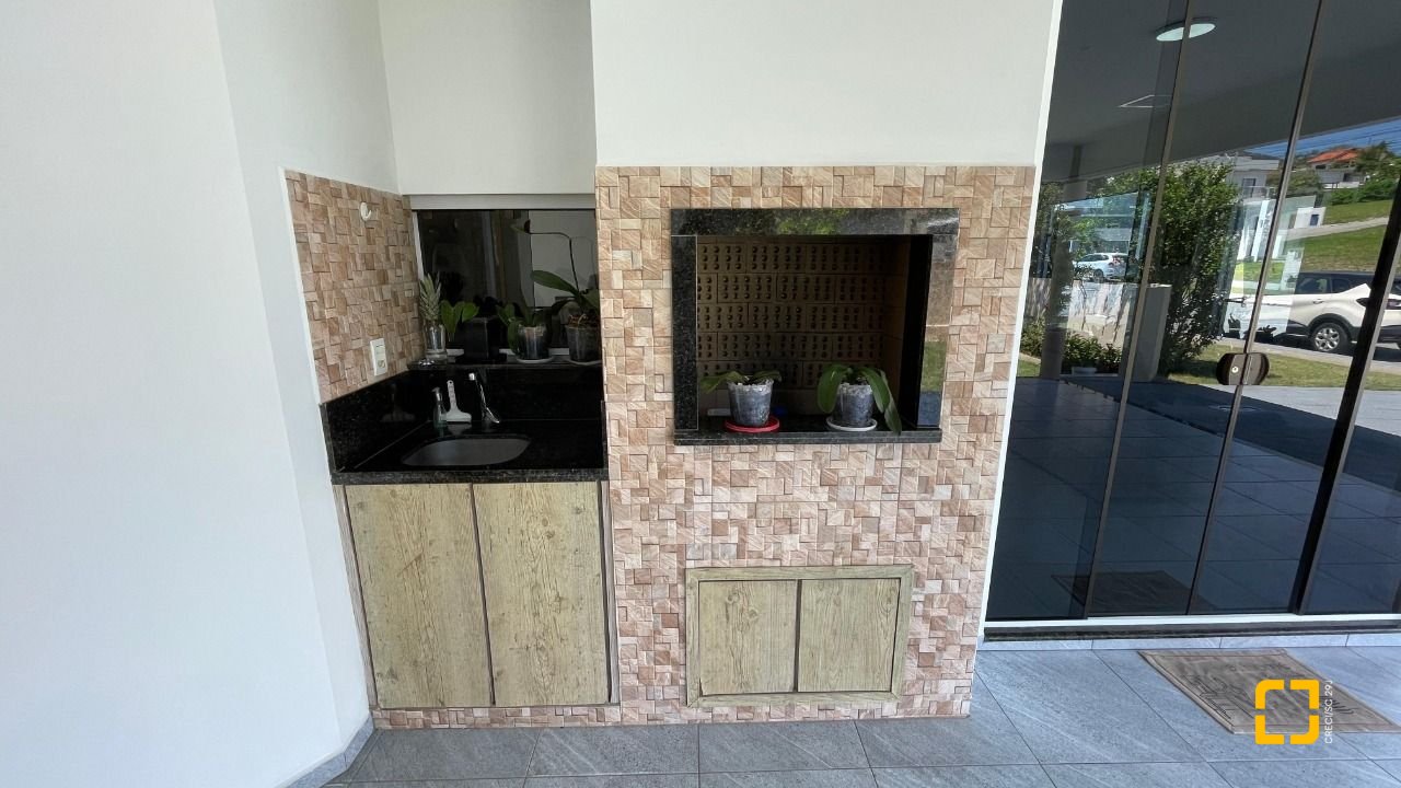 Casa de Condomínio com 223m², 7 quartos (sendo 3 suítes), 2 garagens, no bairro Ingleses em Florianópolis