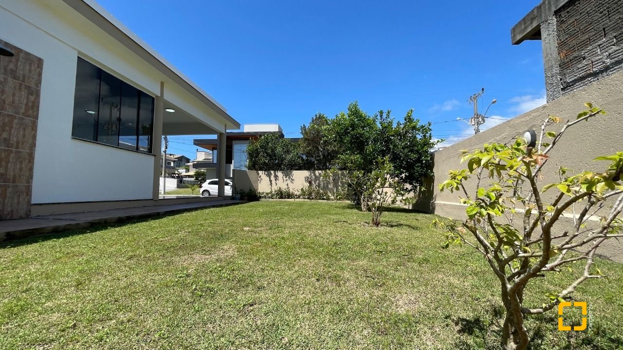 Casa de Condomínio com 223m², 7 quartos (sendo 3 suítes), 2 garagens, no bairro Ingleses em Florianópolis