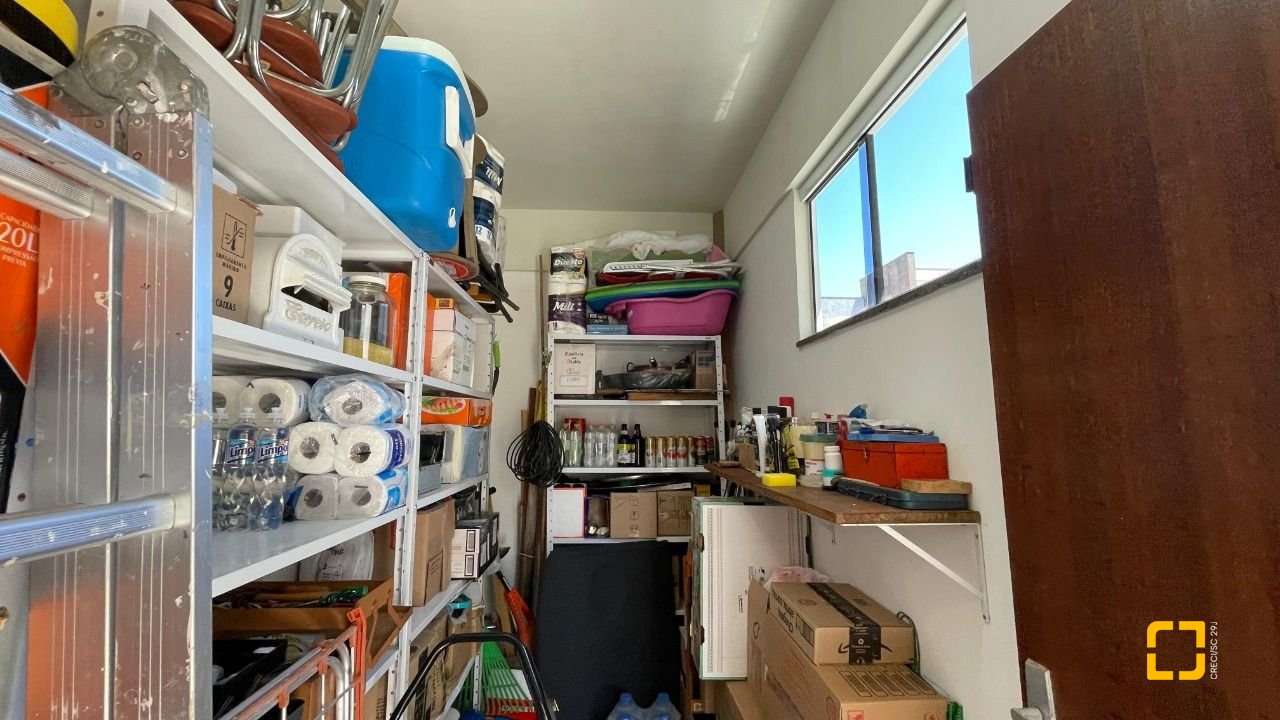 Casa de Condomínio com 223m², 7 quartos (sendo 3 suítes), 2 garagens, no bairro Ingleses em Florianópolis