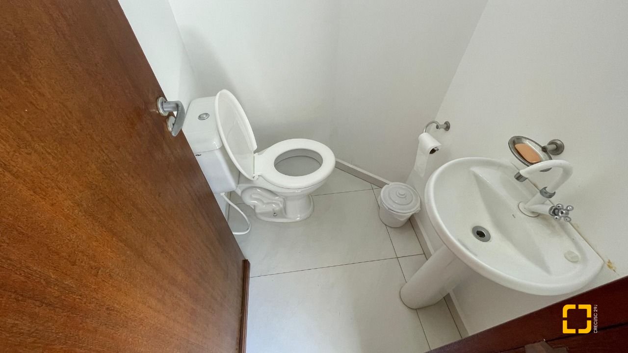 Casa de Condomínio com 223m², 7 quartos (sendo 3 suítes), 2 garagens, no bairro Ingleses em Florianópolis