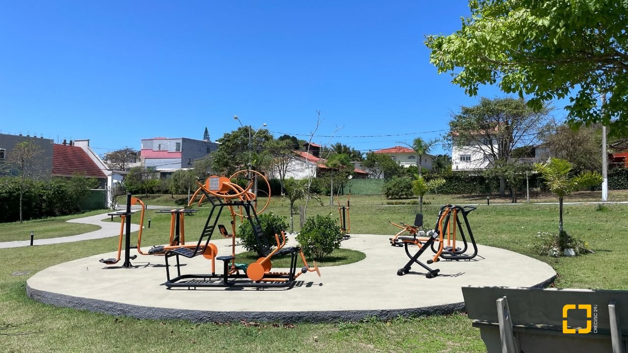 Casa de Condomínio com 223m², 7 quartos (sendo 3 suítes), 2 garagens, no bairro Ingleses em Florianópolis