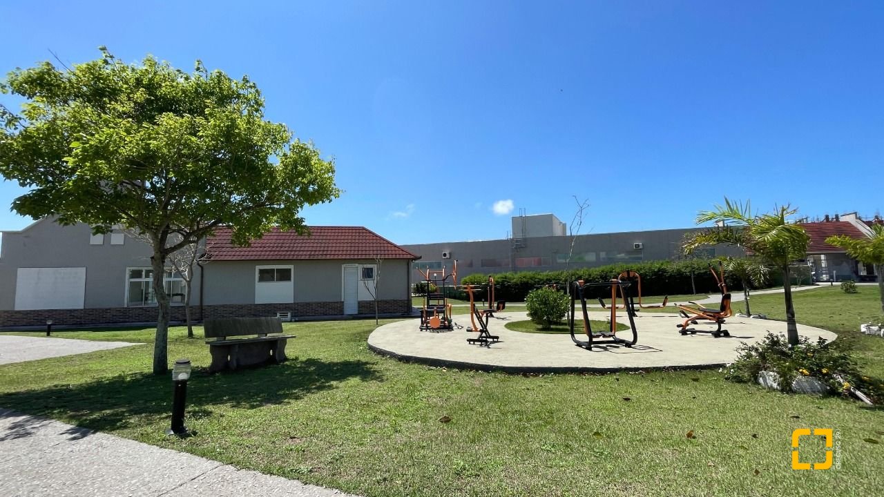 Casa de Condomínio com 223m², 7 quartos (sendo 3 suítes), 2 garagens, no bairro Ingleses em Florianópolis