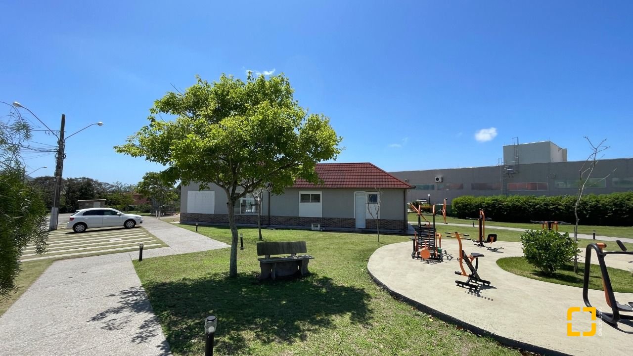 Casa de Condomínio com 223m², 7 quartos (sendo 3 suítes), 2 garagens, no bairro Ingleses em Florianópolis