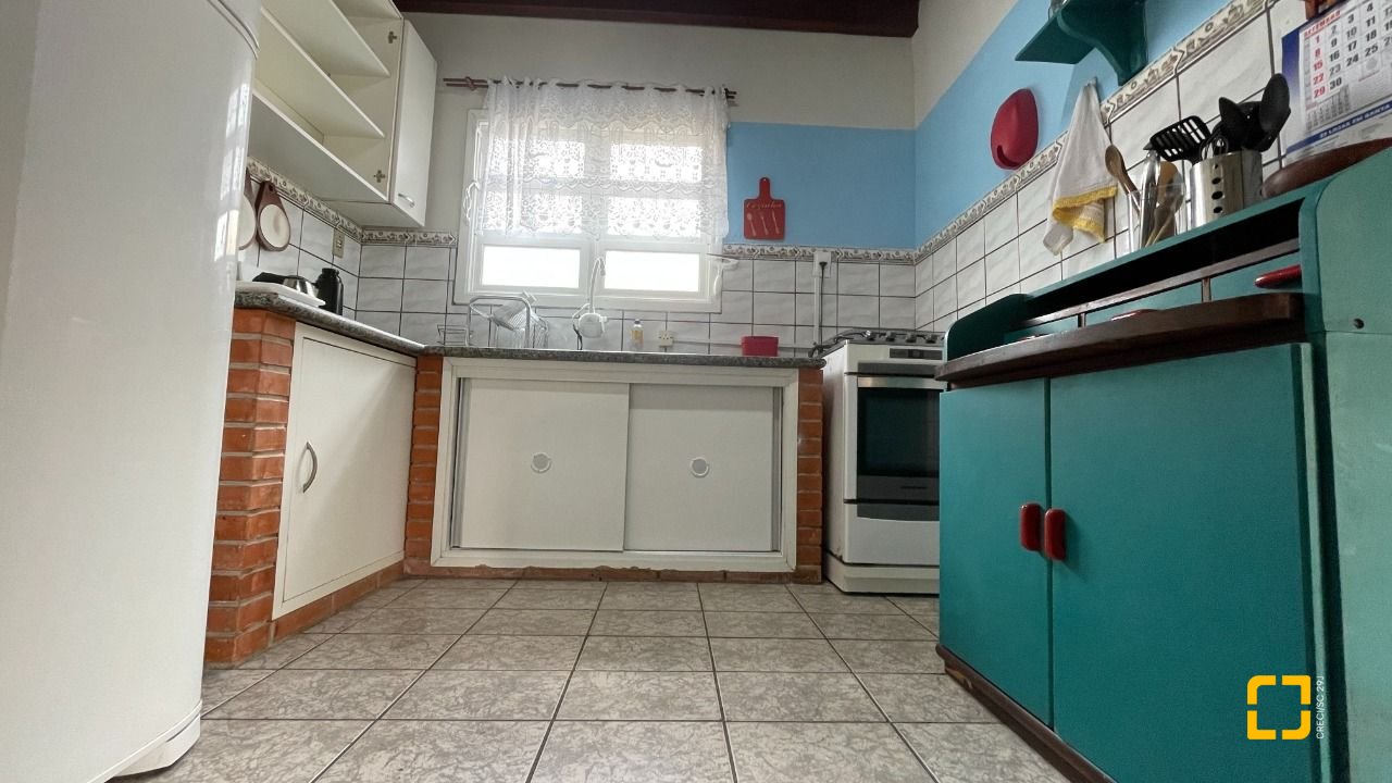 Casa com 256m², 5 quartos (sendo 1 suíte), 4 garagens, no bairro Ingleses em Florianópolis