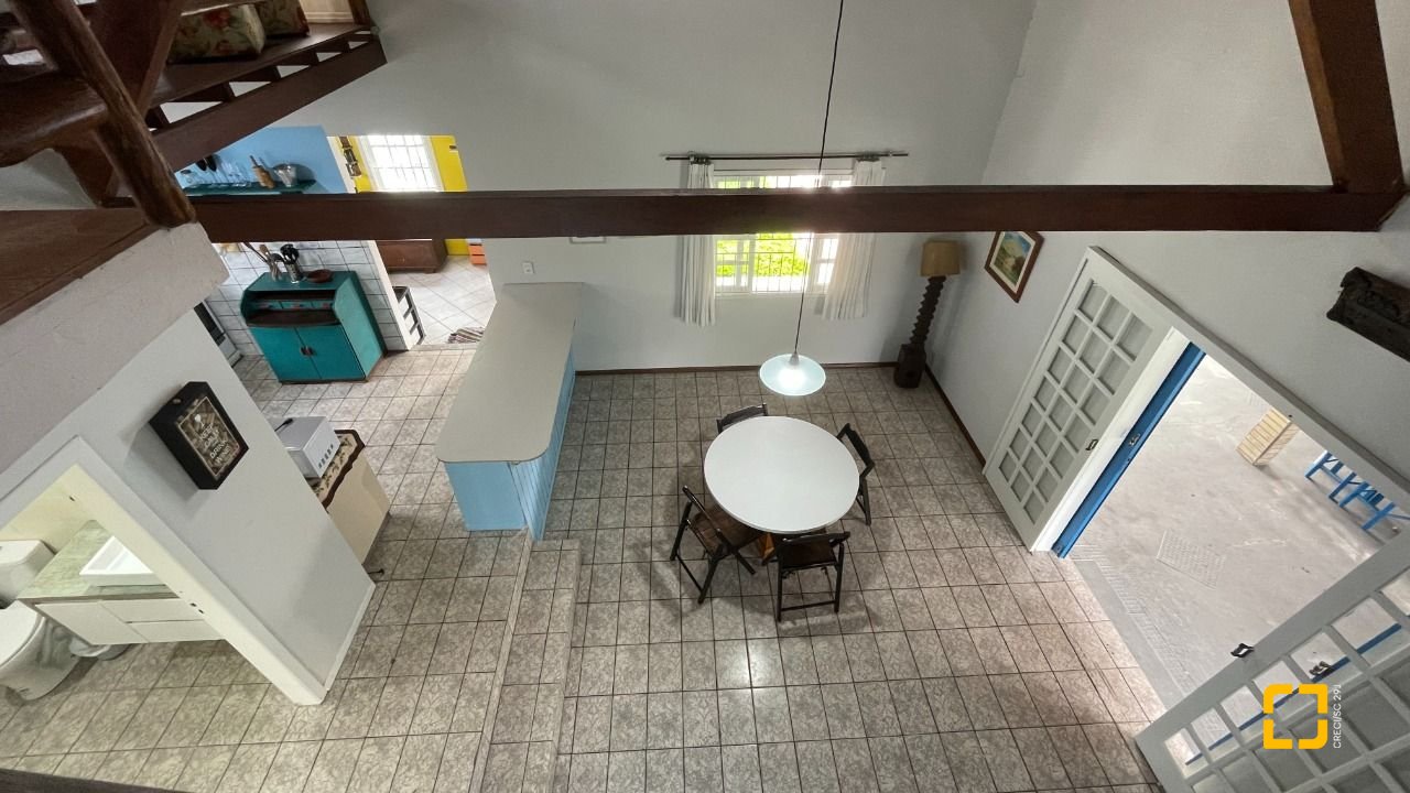Casa com 256m², 5 quartos (sendo 1 suíte), 4 garagens, no bairro Ingleses em Florianópolis
