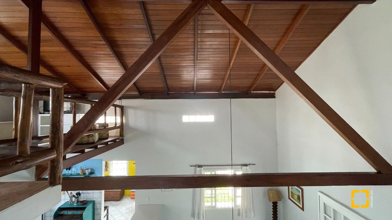 Casa com 256m², 5 quartos (sendo 1 suíte), 4 garagens, no bairro Ingleses em Florianópolis
