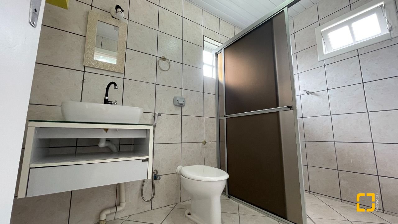 Casa com 256m², 5 quartos (sendo 1 suíte), 4 garagens, no bairro Ingleses em Florianópolis