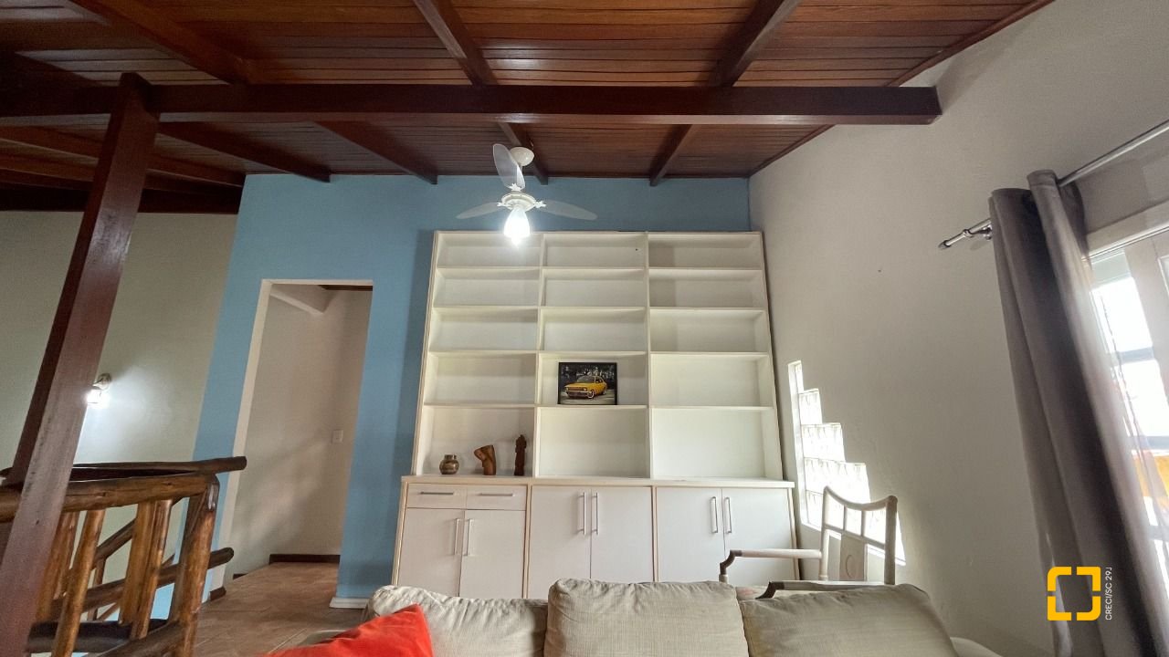 Casa com 256m², 5 quartos (sendo 1 suíte), 4 garagens, no bairro Ingleses em Florianópolis