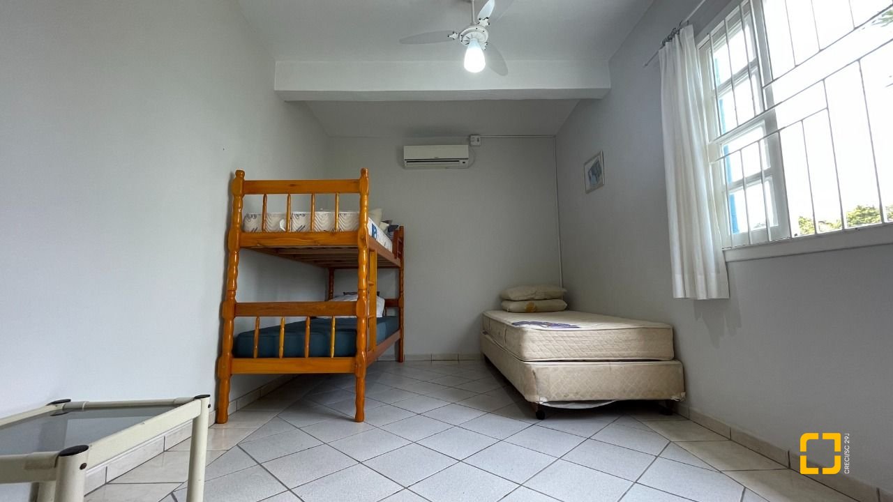 Casa com 256m², 5 quartos (sendo 1 suíte), 4 garagens, no bairro Ingleses em Florianópolis