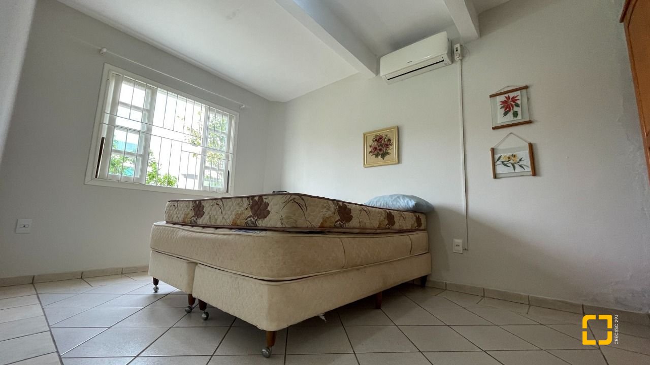Casa com 256m², 5 quartos (sendo 1 suíte), 4 garagens, no bairro Ingleses em Florianópolis