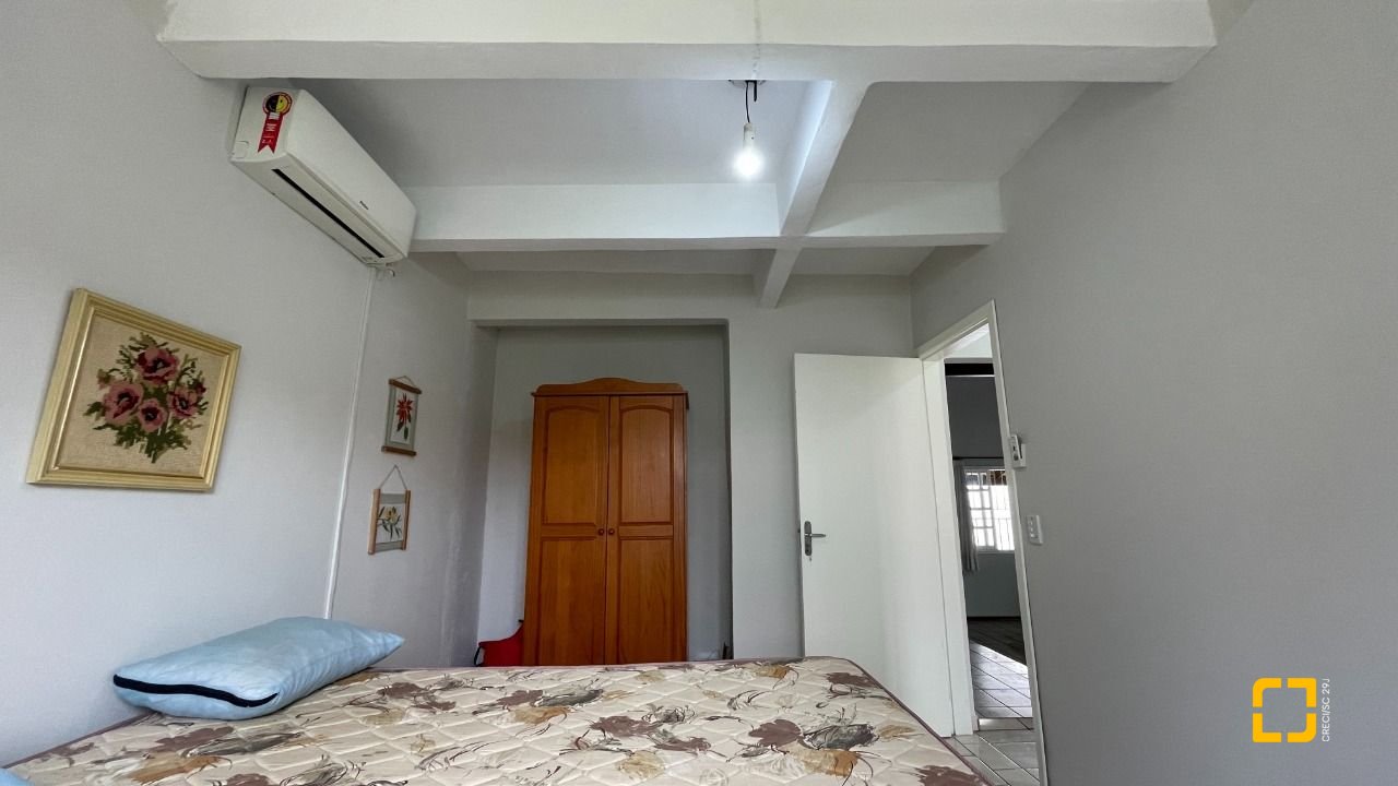 Casa com 256m², 5 quartos (sendo 1 suíte), 4 garagens, no bairro Ingleses em Florianópolis