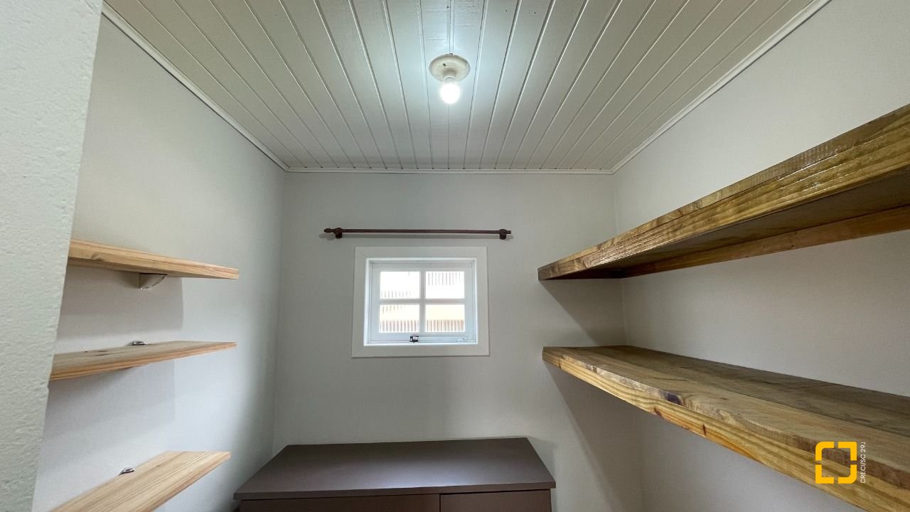 Casa com 256m², 5 quartos (sendo 1 suíte), 4 garagens, no bairro Ingleses em Florianópolis