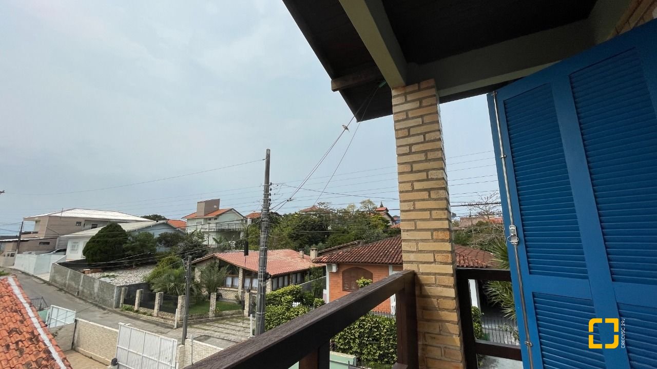 Casa com 256m², 5 quartos (sendo 1 suíte), 4 garagens, no bairro Ingleses em Florianópolis