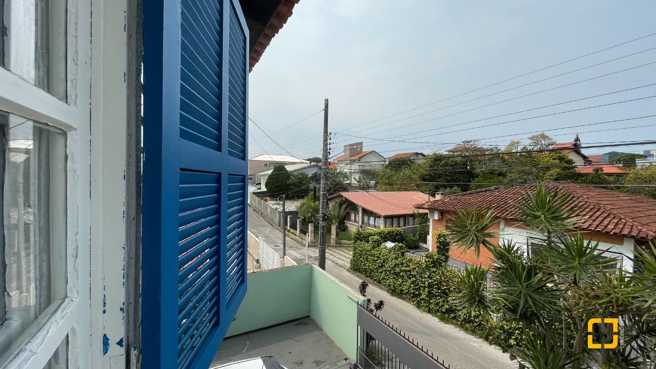 Casa com 256m², 5 quartos (sendo 1 suíte), 4 garagens, no bairro Ingleses em Florianópolis