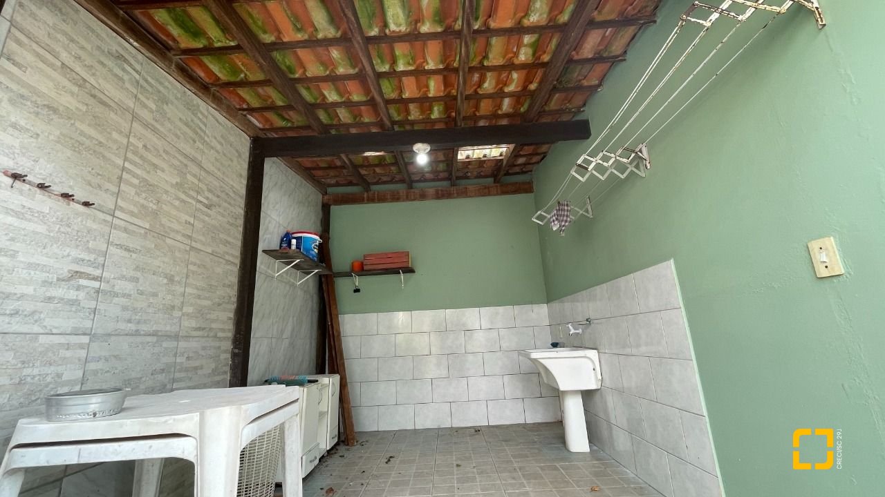 Casa com 256m², 5 quartos (sendo 1 suíte), 4 garagens, no bairro Ingleses em Florianópolis