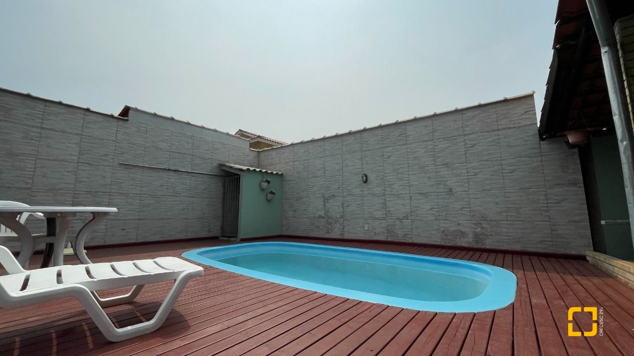 Casa com 256m², 5 quartos (sendo 1 suíte), 4 garagens, no bairro Ingleses em Florianópolis