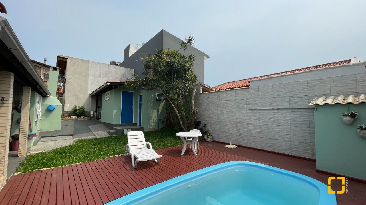 Casa com 256m², 5 quartos (sendo 1 suíte), 4 garagens, no bairro Ingleses em Florianópolis