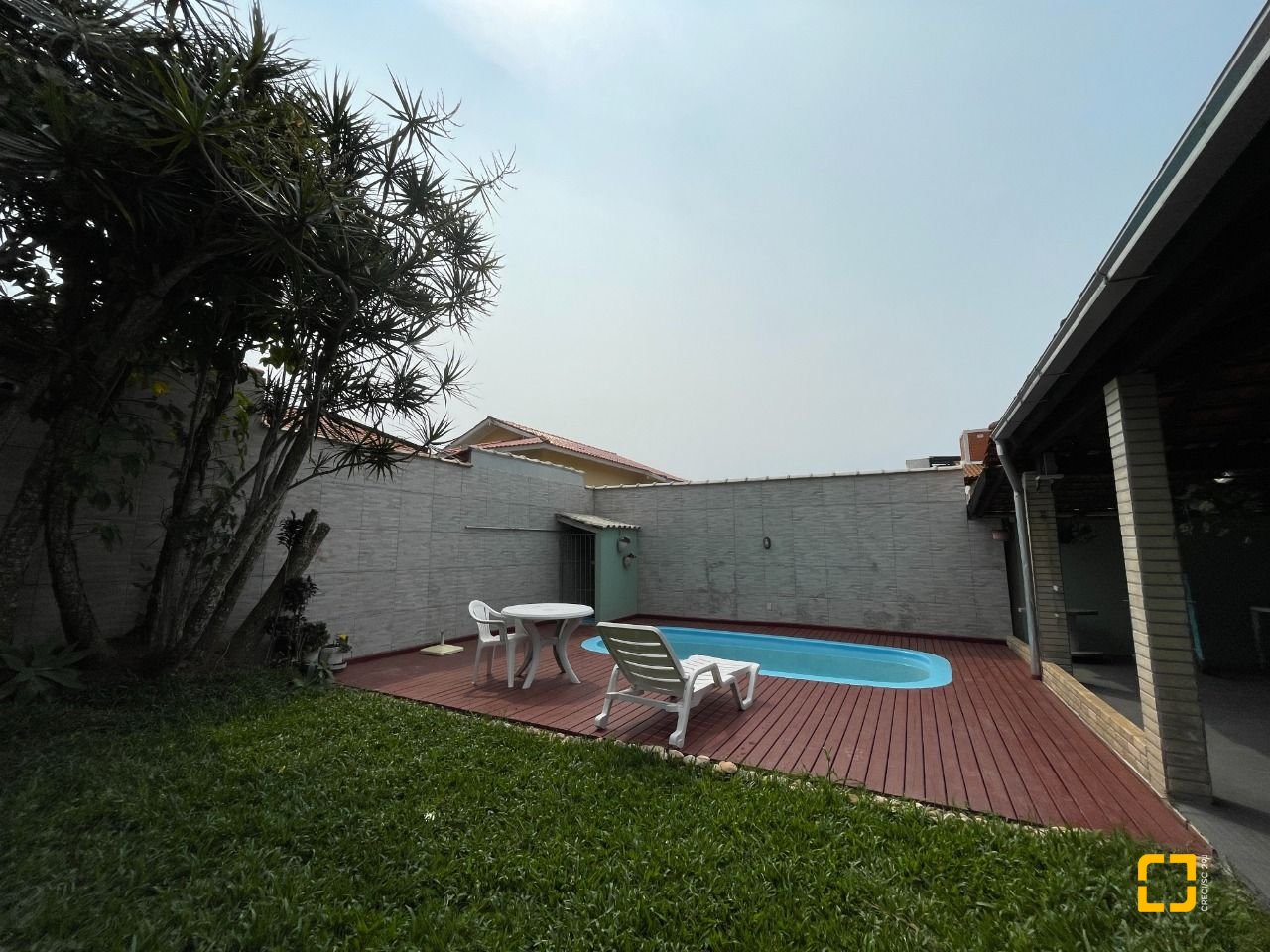 Casa com 256m², 5 quartos (sendo 1 suíte), 4 garagens, no bairro Ingleses em Florianópolis