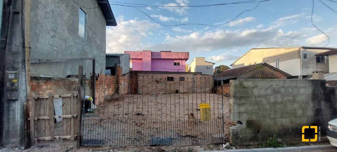 Terreno com 126m², no bairro Campeche em Florianópolis
