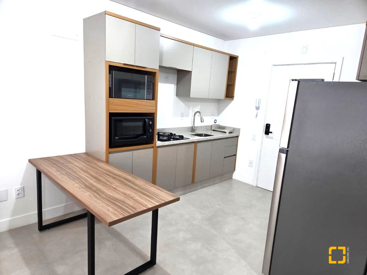 Studio com 32m², 1 quarto (sendo 1 suíte), 1 garagem, no bairro Estreito em Florianópolis