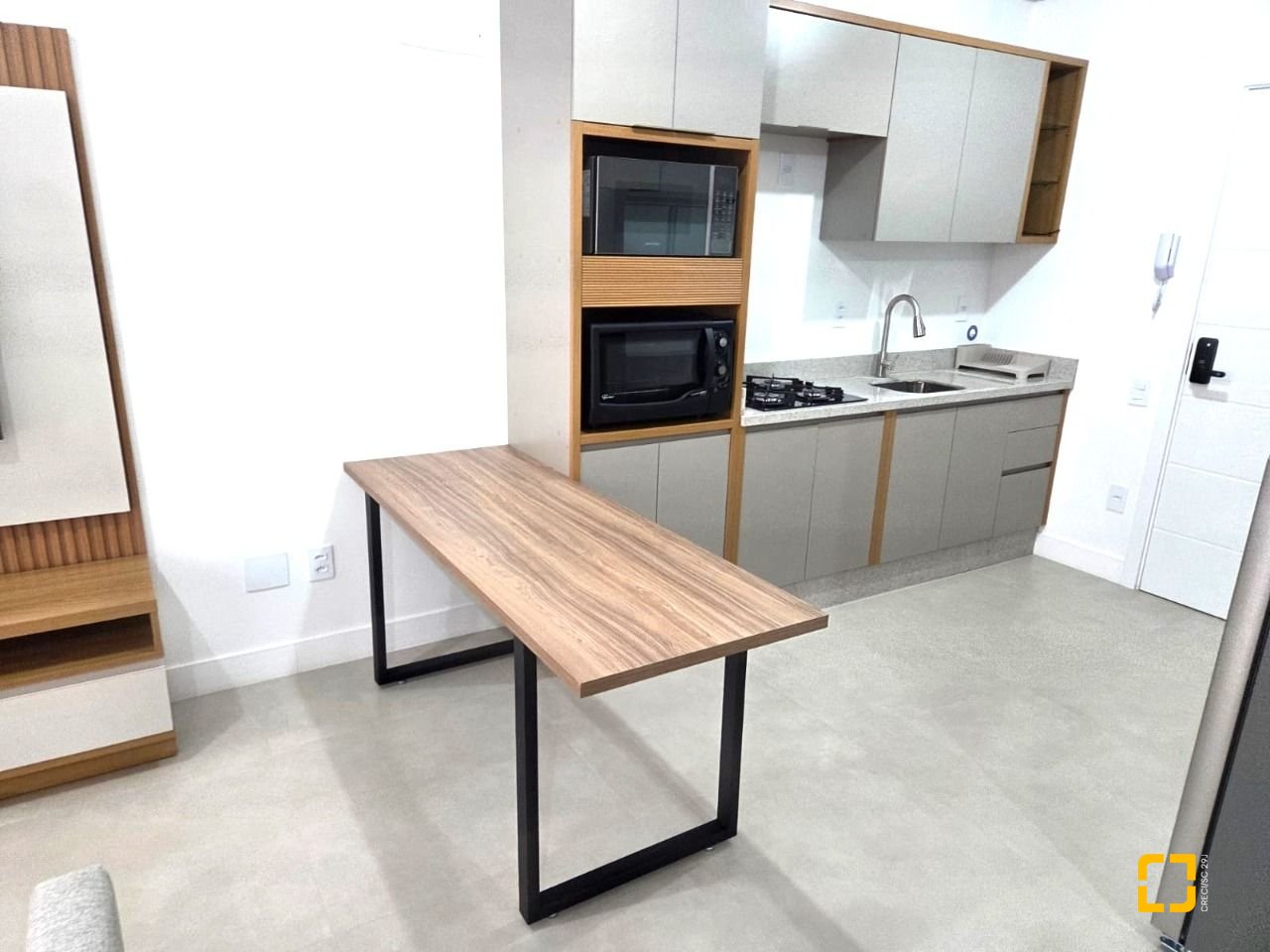 Studio com 32m², 1 quarto (sendo 1 suíte), 1 garagem, no bairro Estreito em Florianópolis