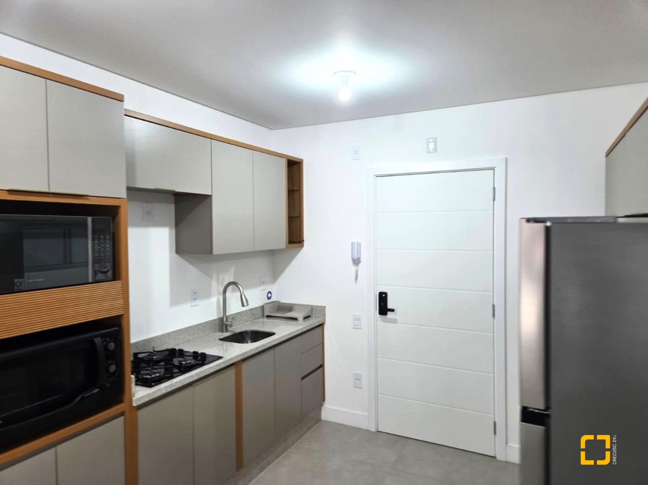 Studio com 32m², 1 quarto (sendo 1 suíte), 1 garagem, no bairro Estreito em Florianópolis