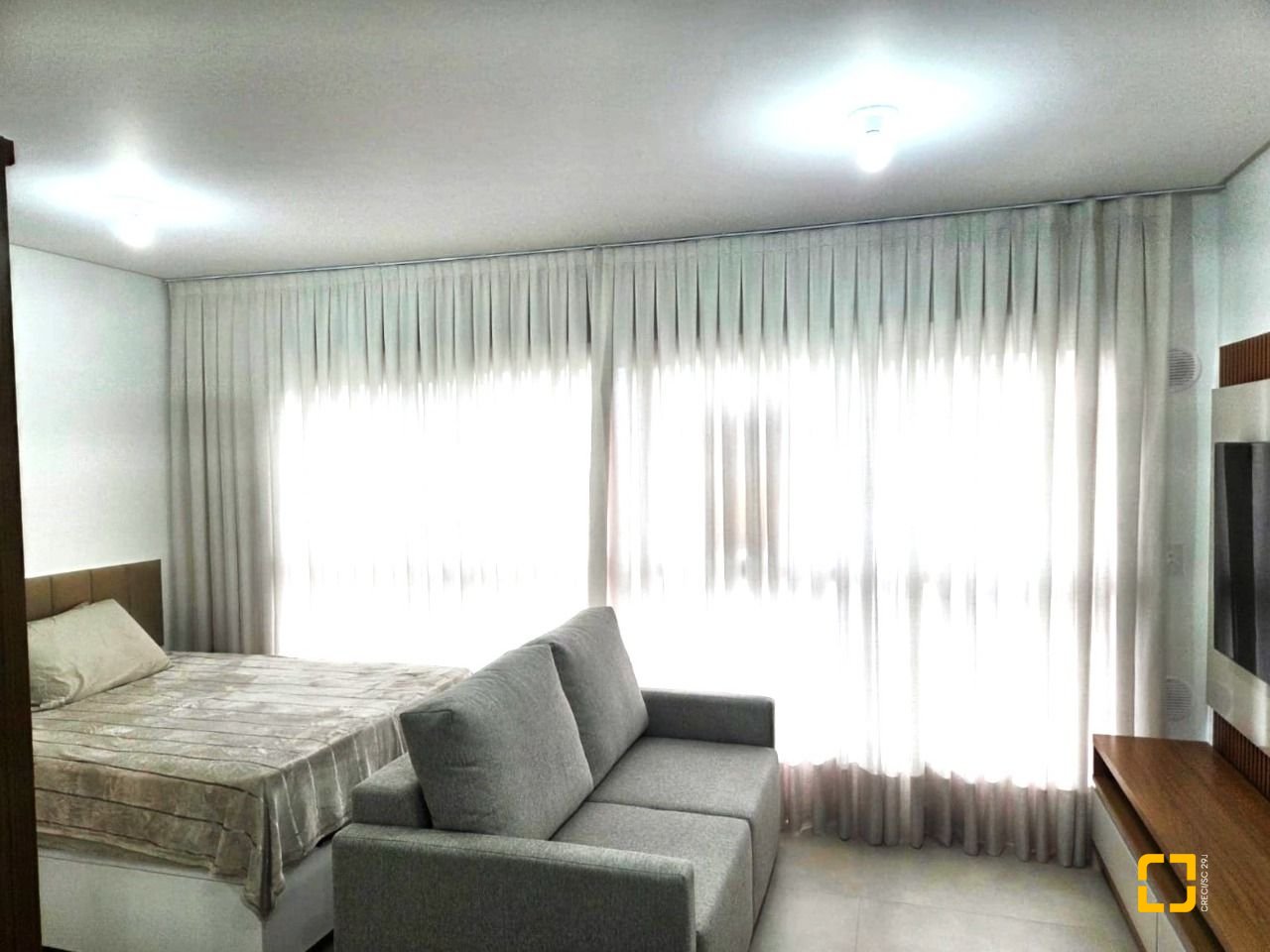 Studio com 32m², 1 quarto (sendo 1 suíte), 1 garagem, no bairro Estreito em Florianópolis