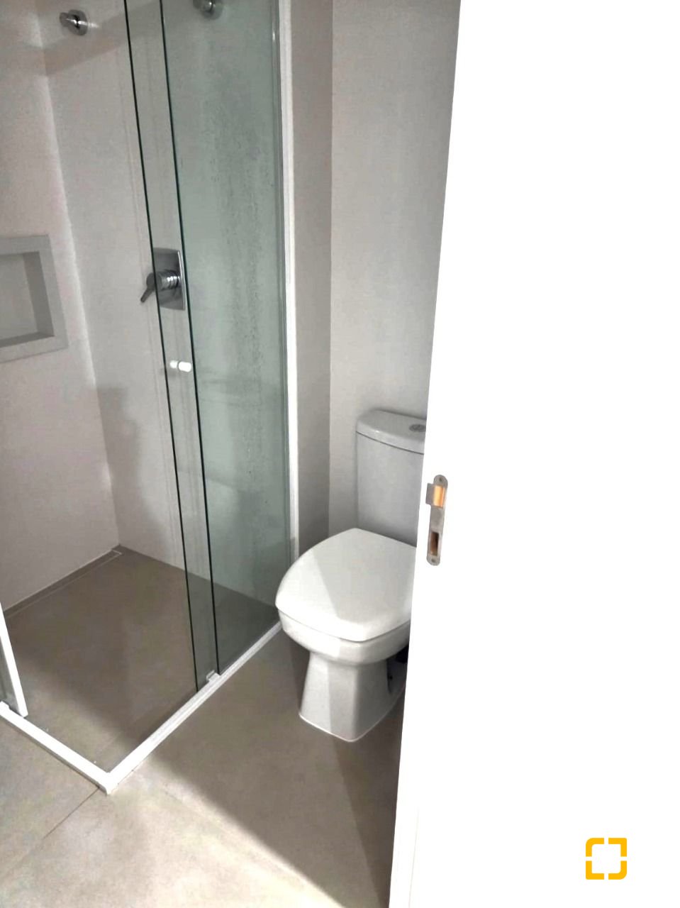 Studio com 32m², 1 quarto (sendo 1 suíte), 1 garagem, no bairro Estreito em Florianópolis